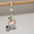 Babyspielzeug ab Geburt Koala grau - aus Sicht des Babys
