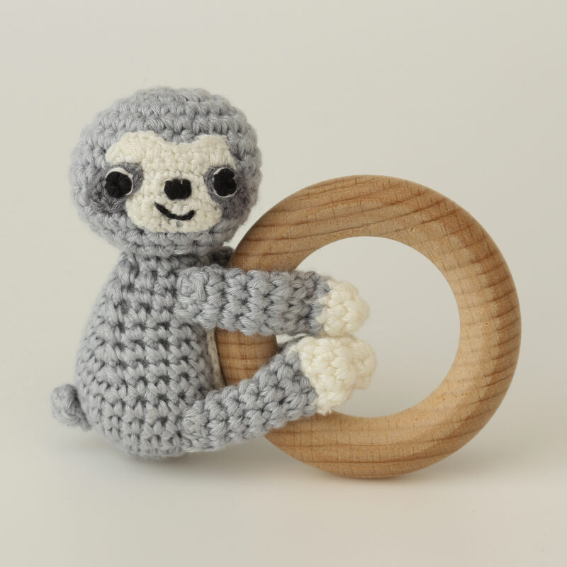12548 - 3in1 Hängespielzeug Babyrassel Faultier SLEEPY grau - Babyrassel 12548 - 3in1 Hängespielzeug Babyrassel Faultier SLEEPY grau - Babyrassel