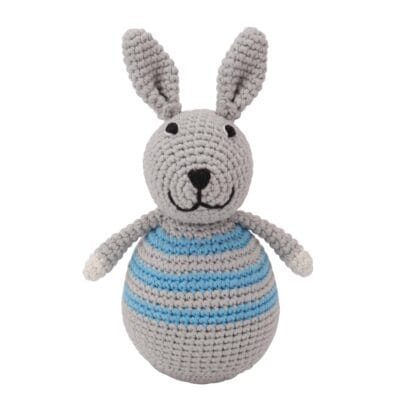 Gehäkeltes Stehaufmännchen Hase BOBBY in Blau