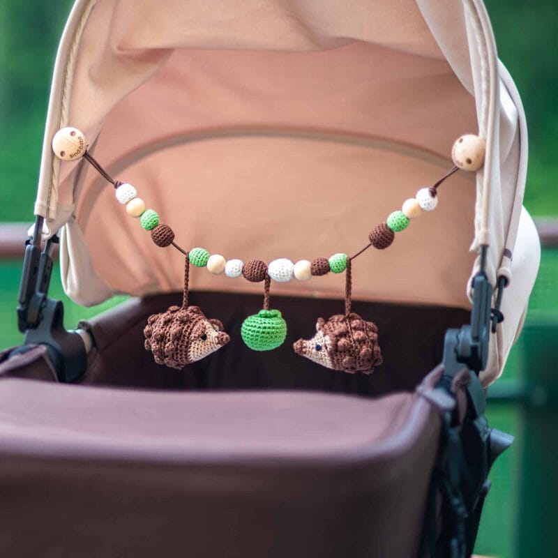 12333-Gehaekelte-Kinderwagenkette-Igel-HARRY-im-Kinderwagen Gehäkelte Kinderwagenkette Igel HARRY - im Kinderwagen