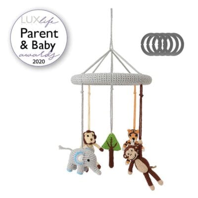 12530 - Gehäkeltes Baby-Mobile SAFARI 1 - Tiger, Löwe, Elefant, Affe, Baum - mit 2020 Best German Baby Toys Awards Logo XL