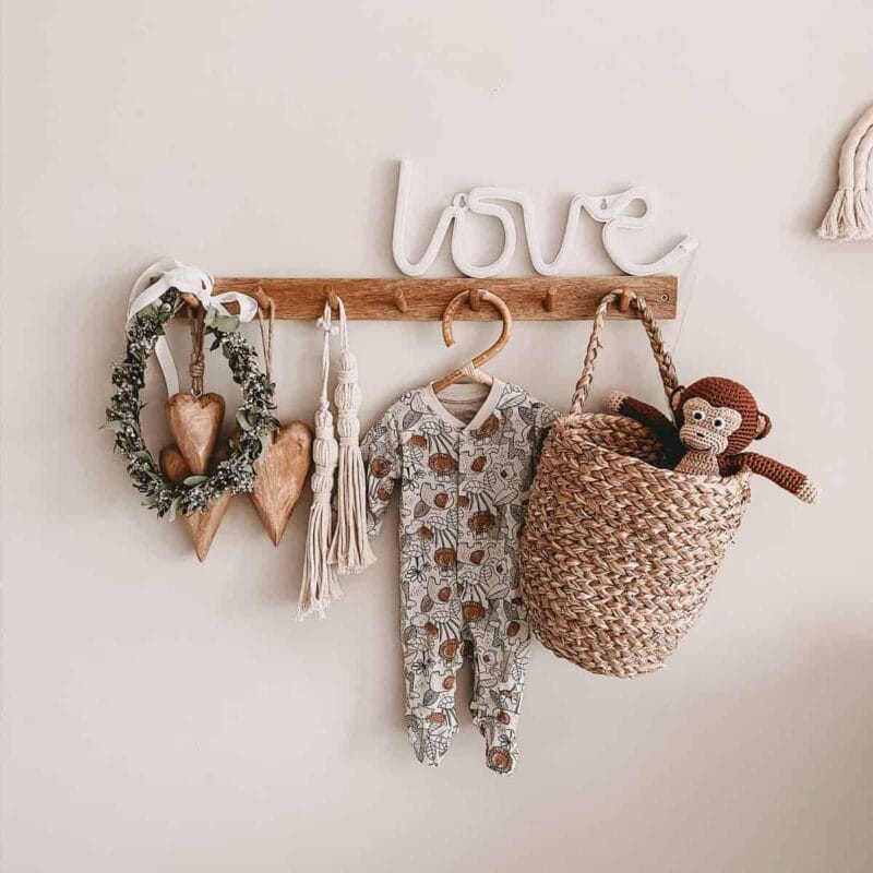 12534-Gehakeltes-Kuscheltier-Affe-CHARLIE-Bio-an-der-Garderobe Gehäkeltes Kuscheltier Affe CHARLIE Bio - an der Garderobe