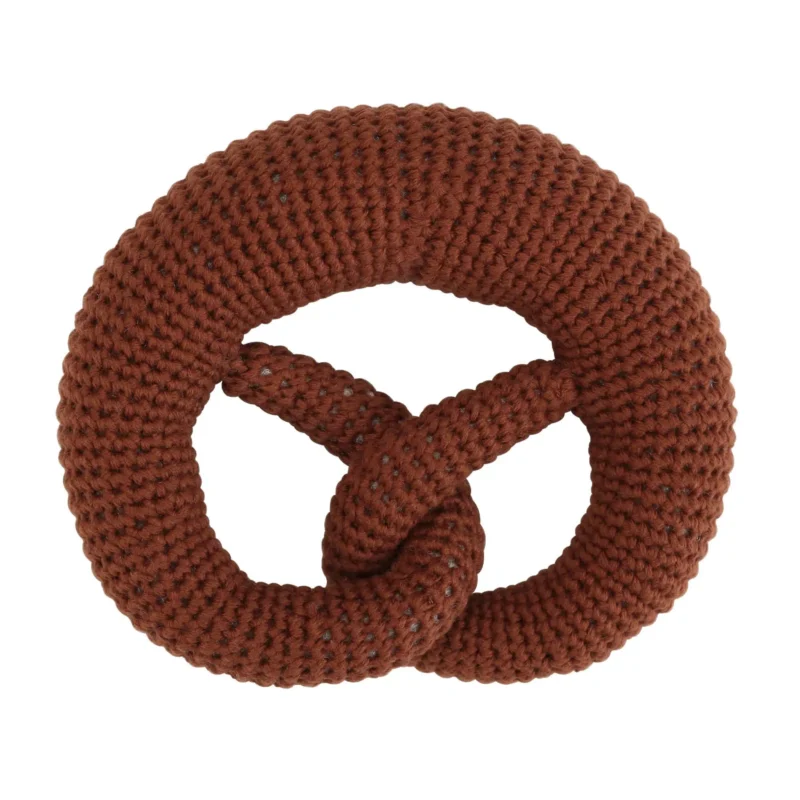 12536-baby-rattle-pretzel-edelweiss-back Crochet baby rattle pretzel with edelweiss flower, back view