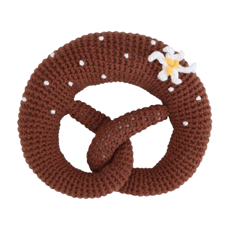 12536-baby-rattle-pretzel-edelweiss-front Crochet baby rattle pretzel with edelweiss flower, front view