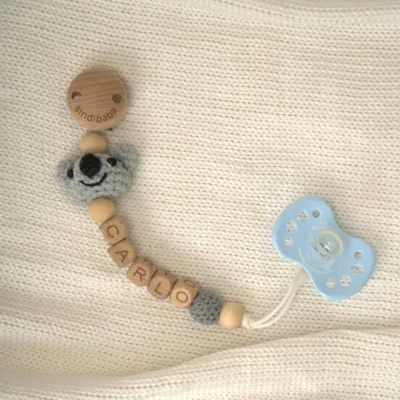 Personalized pacifier chain with koala motif and the name Carlo (flatlay).