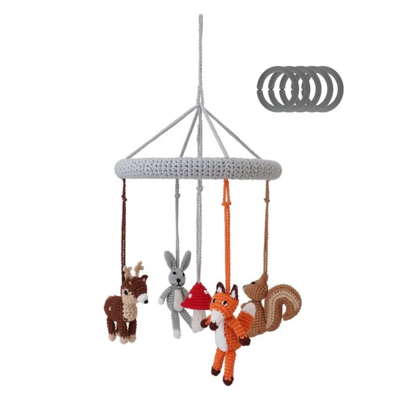 12541-baby-mobile-forest-animals-1-front Gehäkeltes Baby-Mobile WALDTIERE I mit Tierfiguren, Vorderansicht als Freisteller mitsamt fünf lose beigelegten Befestigungsringen
