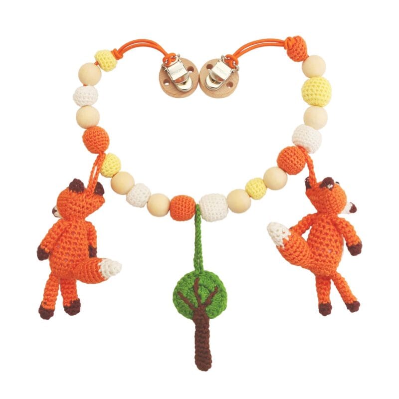 12546-stroller-chain-fox-fred-back Gehäkelte Kinderwagenkette Fuchs FRED (Art.-Nr. 12546) als Produktfoto in der Rückansicht.