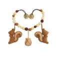 Gehäkelte Kinderwagenkette Eichhörnchen NUTTY (Art.-Nr. 12559) als Produktfoto in der Rückansicht.